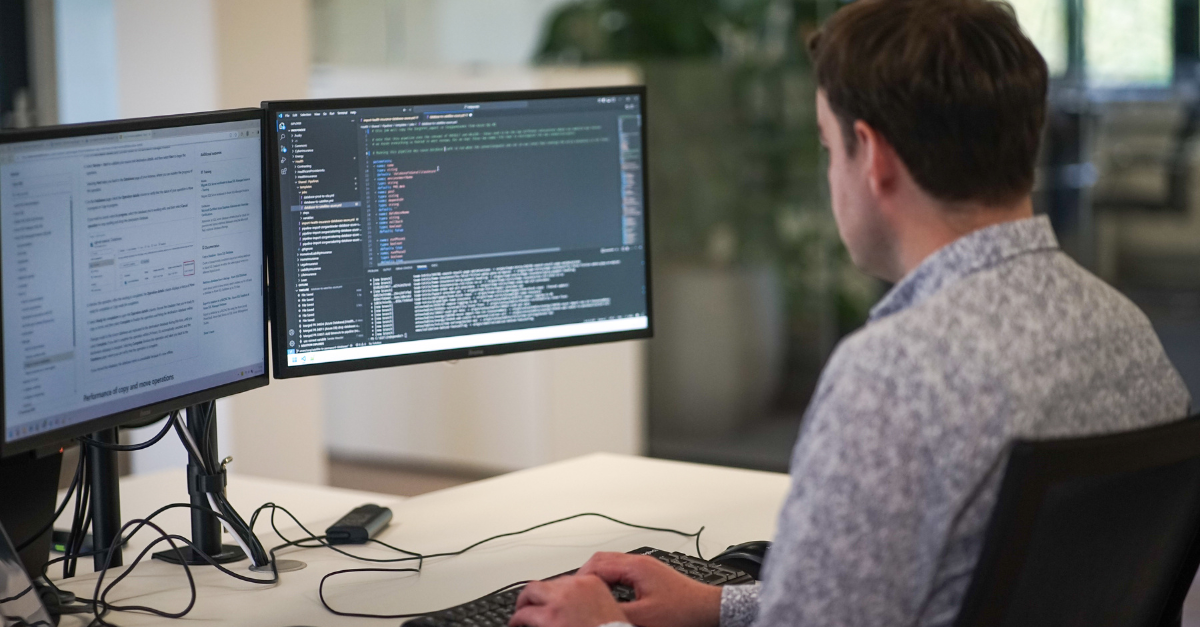 Low-code of maatwerk? Dit wil jij als IT-beslissers weten.